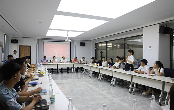 乔”见未来，顶“锋”相会